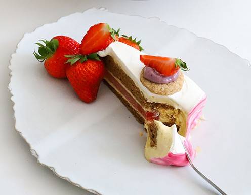Frühlingstorte mit Erdbeeren