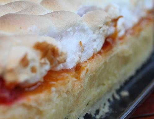 Rezept für Topfen-Marillenmarmeladeschnitte mit Schneehaube