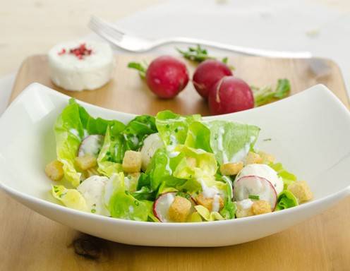Rezept für Häuptelsalat mit Käsebällchen und Joghurt Dressing-2