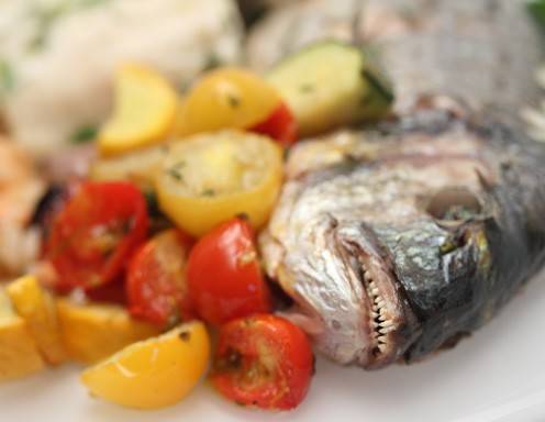 Fischplatte mit mediterranem Gemüse