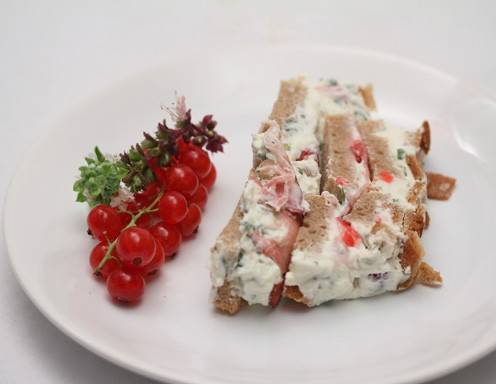 Brotterrine mit Ribisel und Schinken Rezept