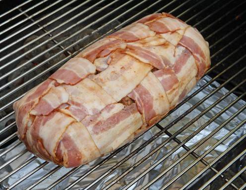 Die Bacon Bomb am Griller