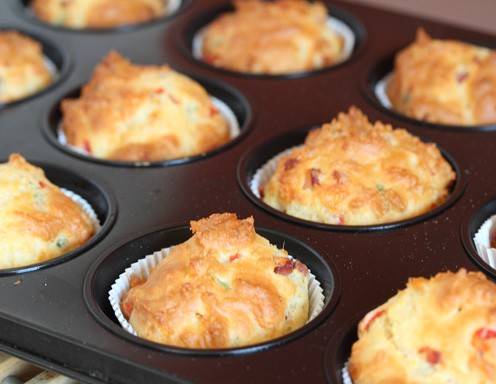 Basilikum-Muffins mit Speck