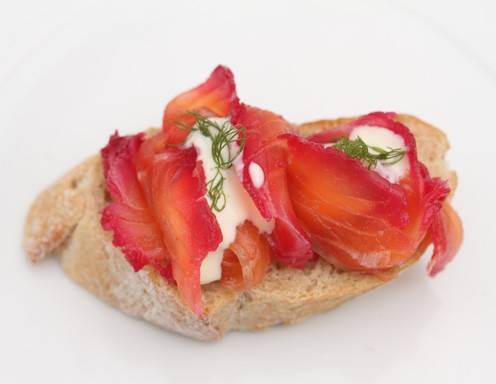 Baguette mit selbst gebeiztem Lachs