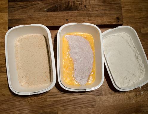 Schritt 4: Ziehen Sie die Schnitzel durch die Eier