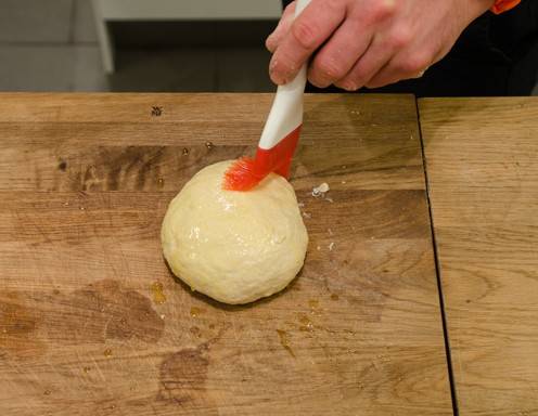 Topfenstrudel Rezept Schritt 7 - Lassen Sie den Teig eine Stunde rasten.