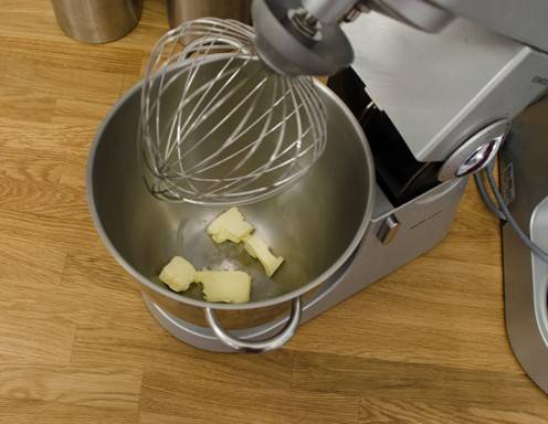 Topfenstrudel Rezept Schritt 8 - Geben Sie für die Topfenfülle die Butter in eine Schüssel