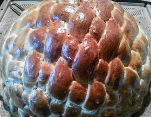 Backen Sie die Schale im Ofen, bis sie goldbraun ist.