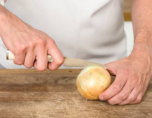 Zwiebel schneiden