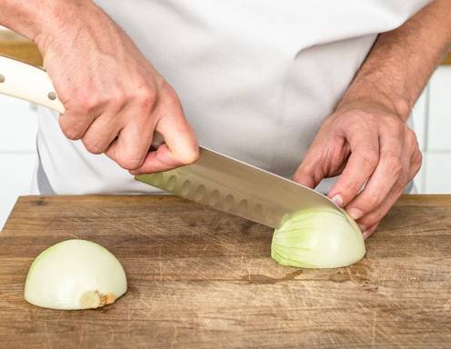 Zwiebel schneiden