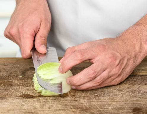 Zwiebel schneiden
