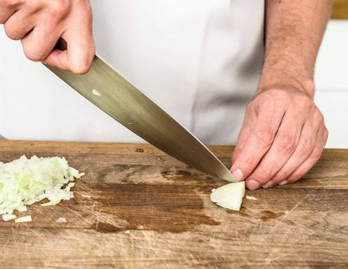 Zwiebel schneiden