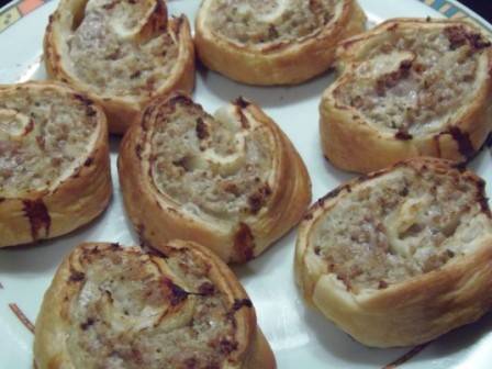 Rezept für Blätterteigschnecken mit Faschiertem