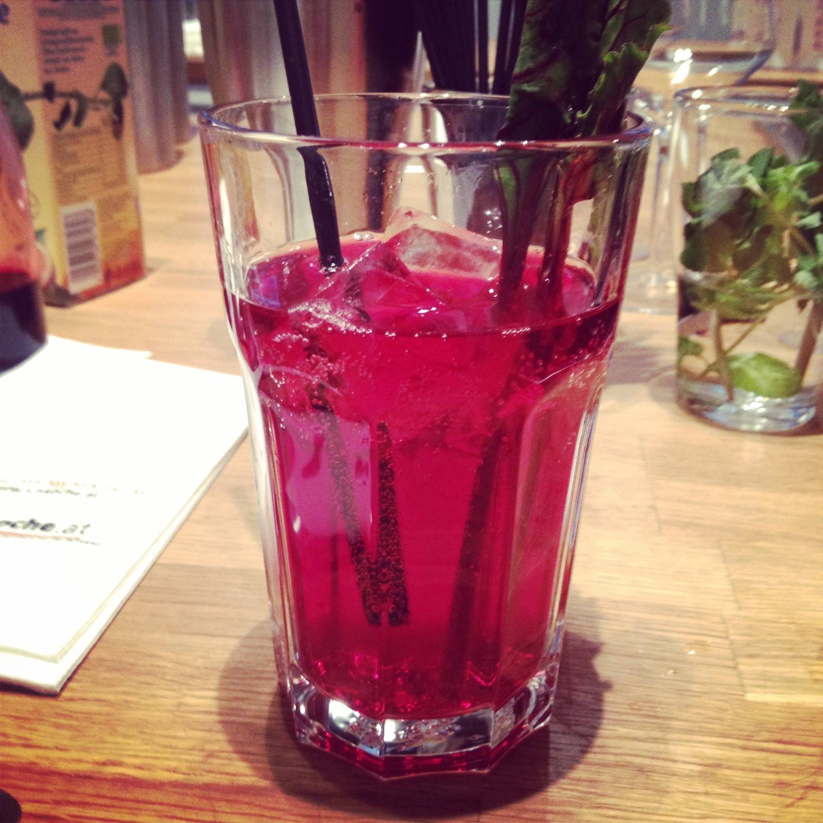 Rote Rüben Gin-Tonic