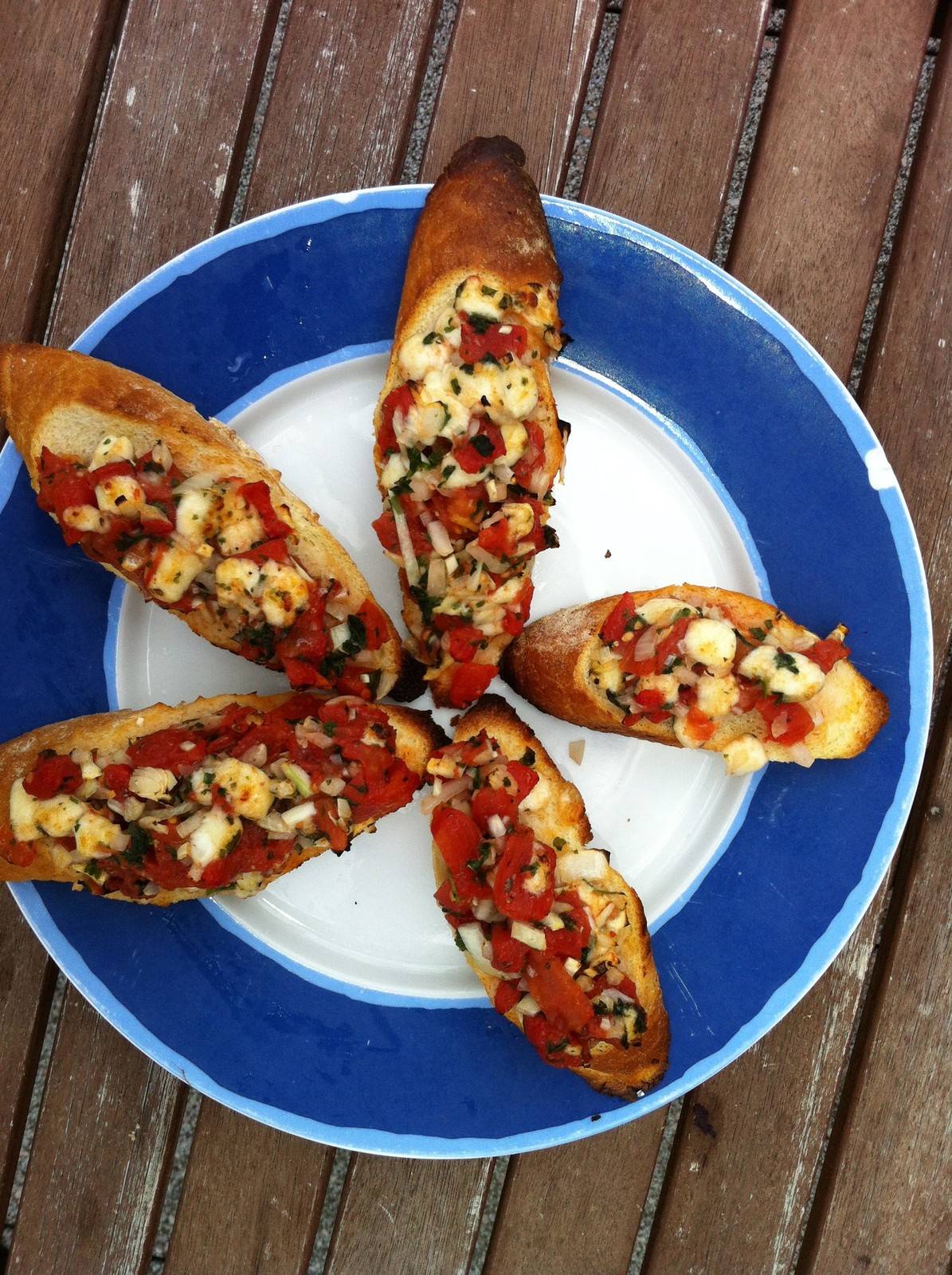 Bruschetta mit Mozzarella