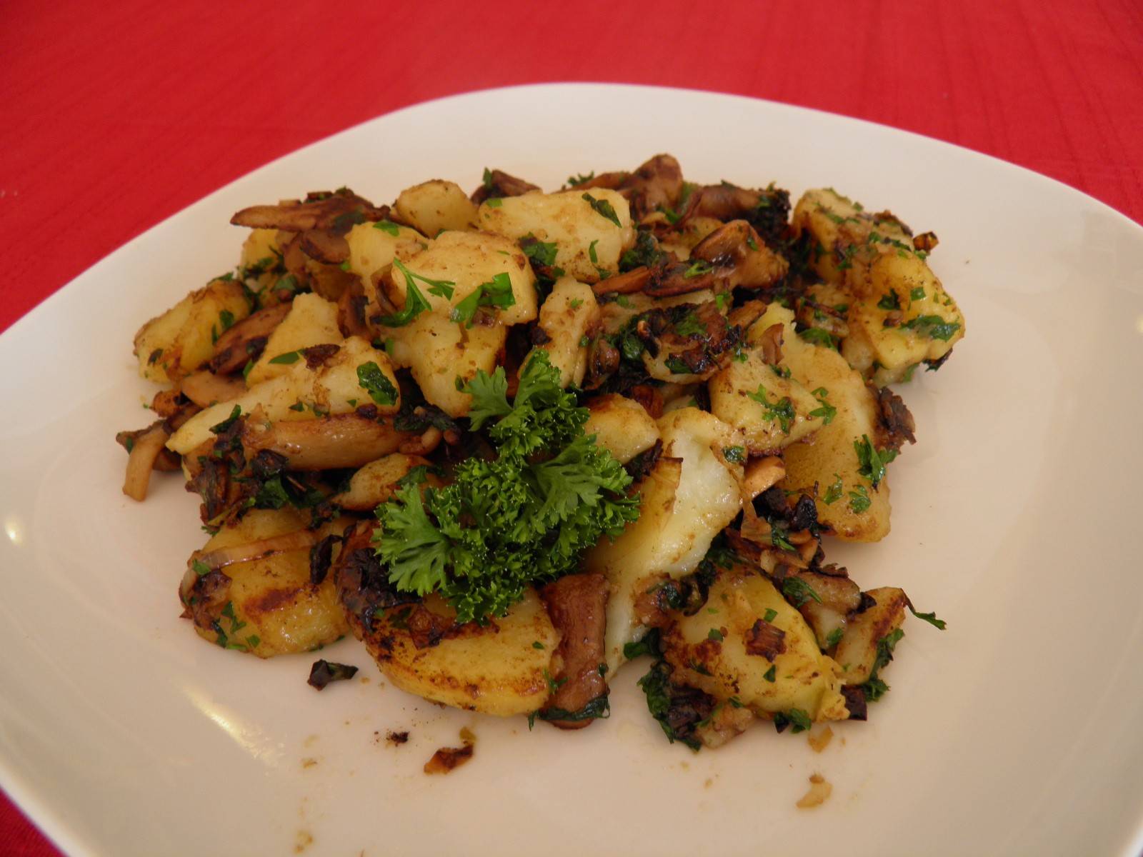Erdäpfelgröstl mit Champignons