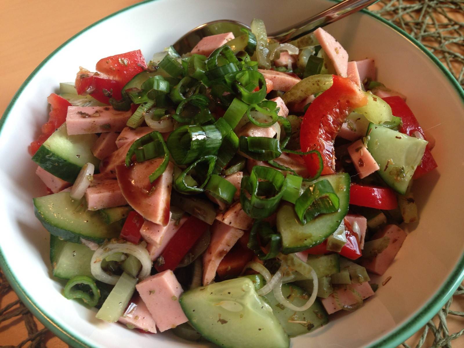 Bunter Wurstsalat mit Kernöl