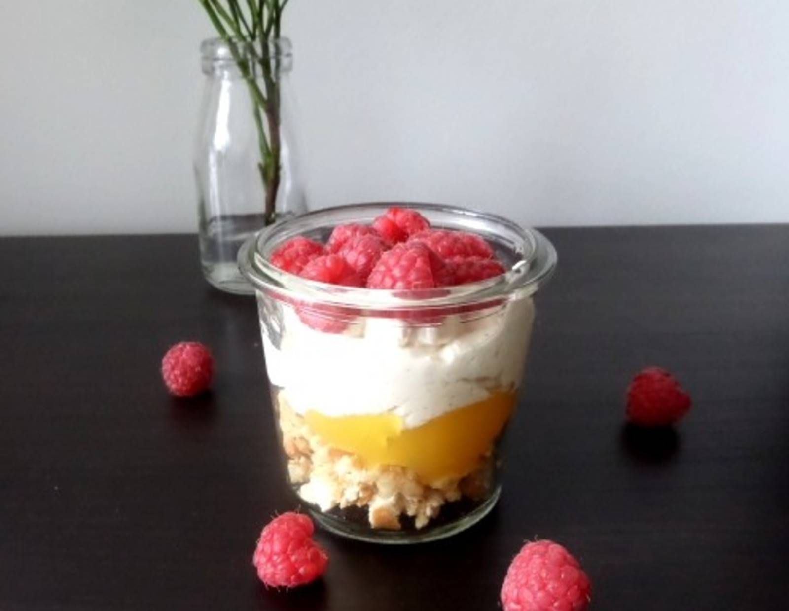 Himbeer-Zitronen-Schichtdessert
