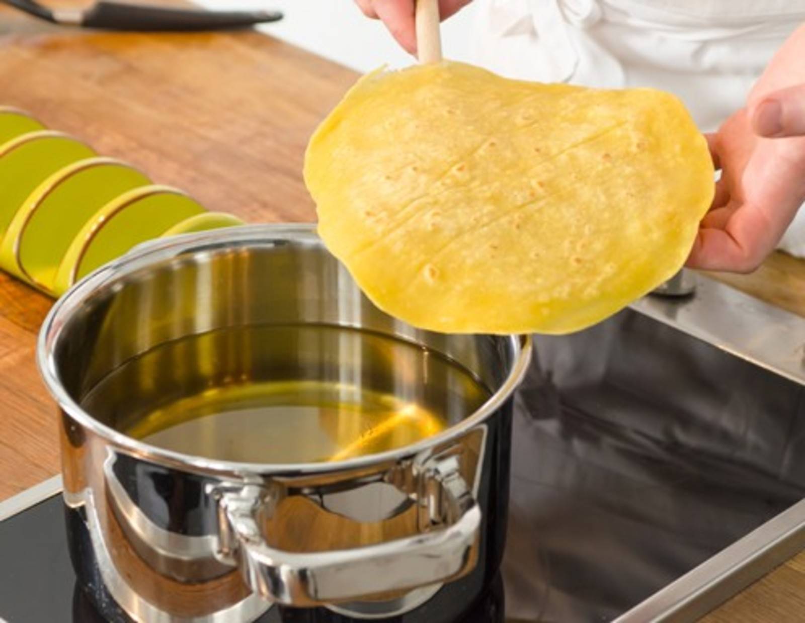 Eventuell in heißem Fett zu Tacos frittieren