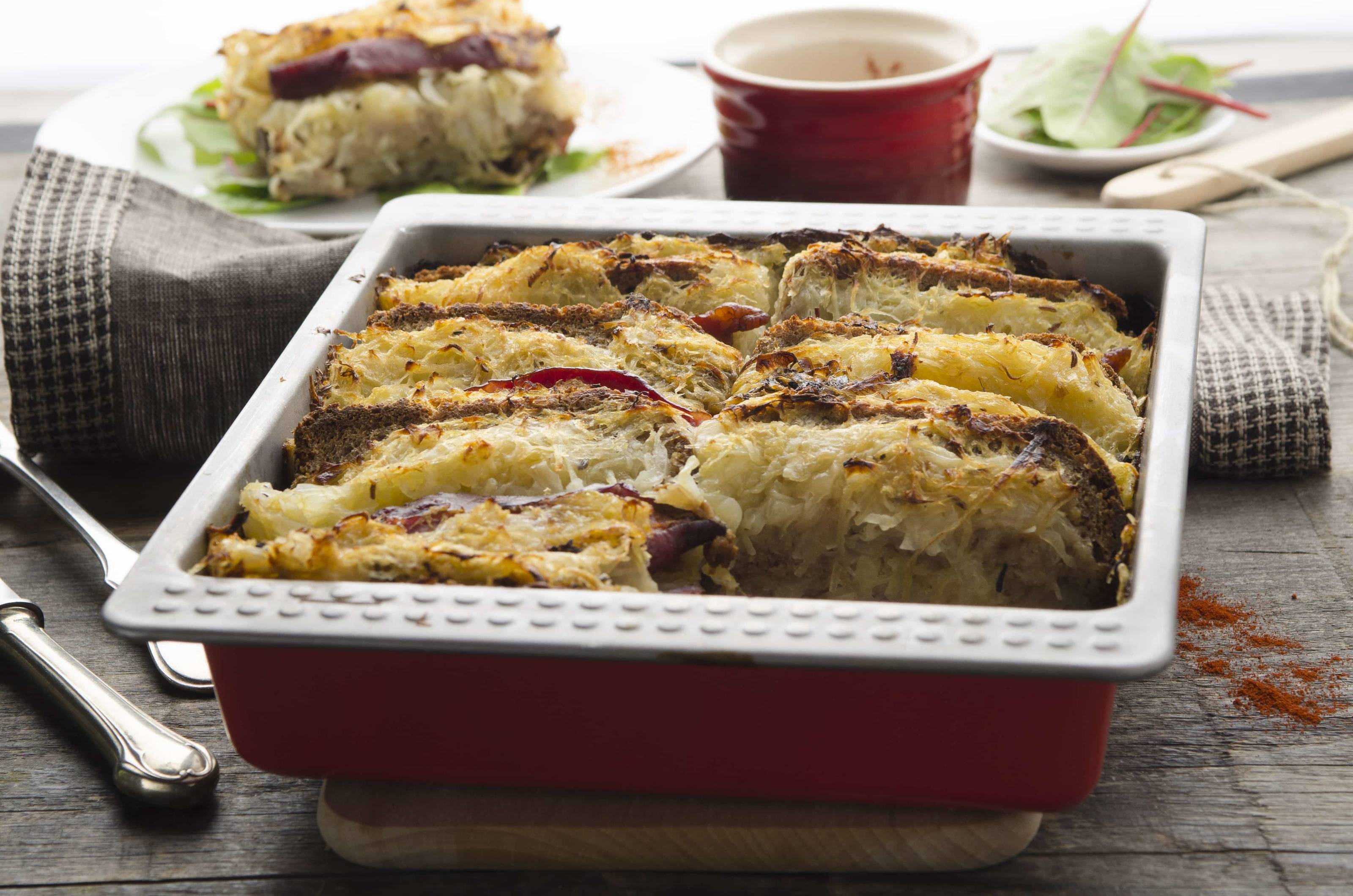 Roggenbrot-Schichtauflauf mit Schnittlauchsauce Rezept