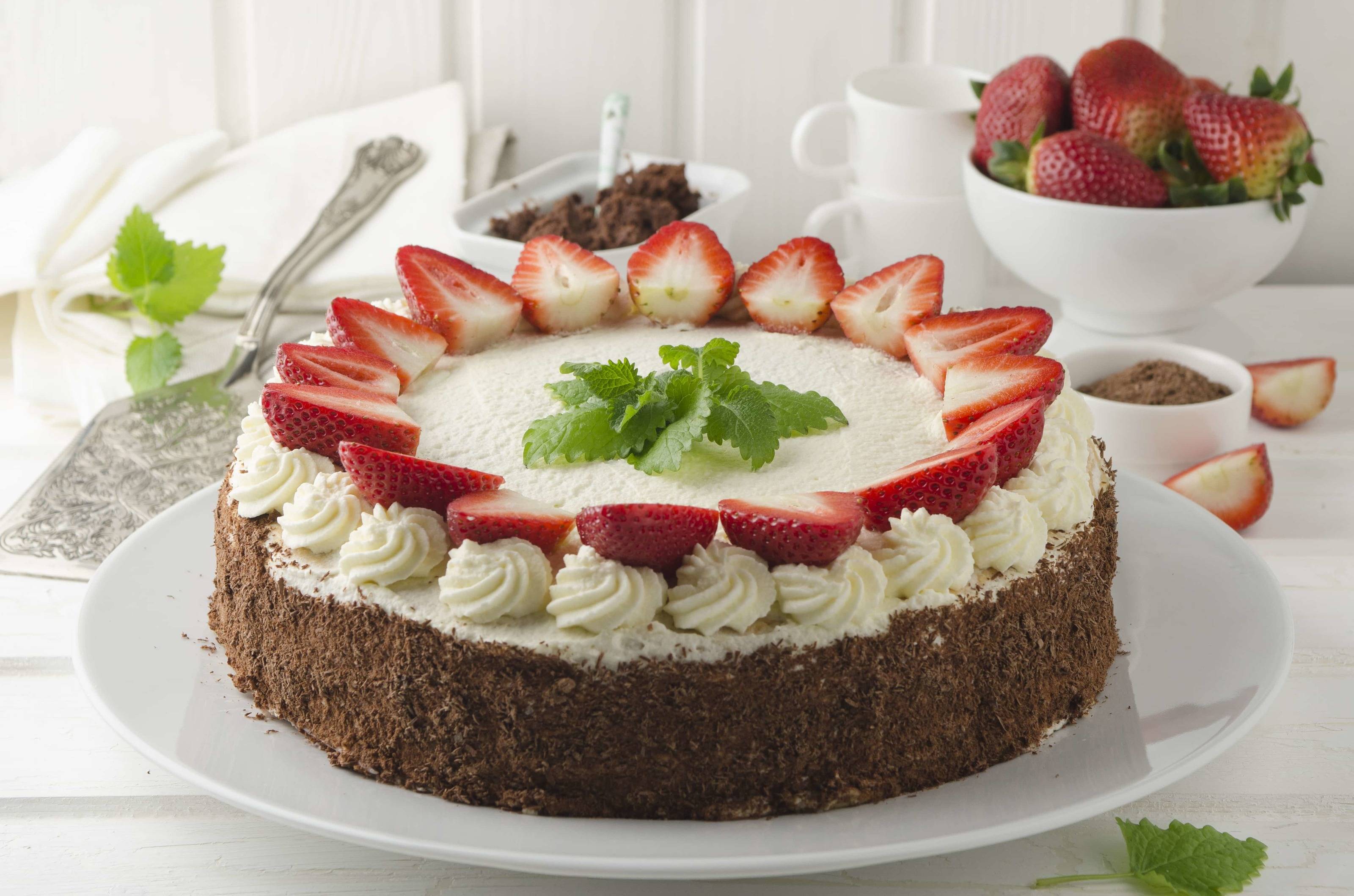 Palatschinken-Erdbeer-Torte mit Mokkacreme Rezept